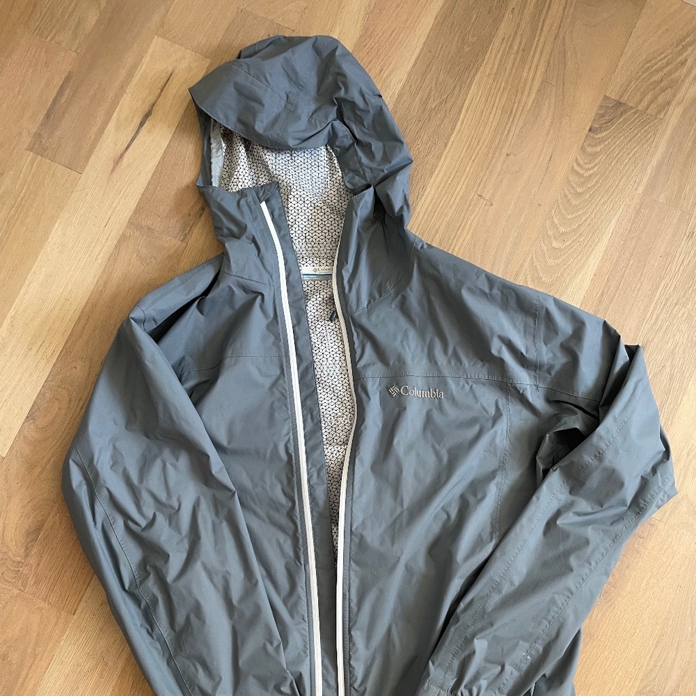 Men’s Columbia rain jacket